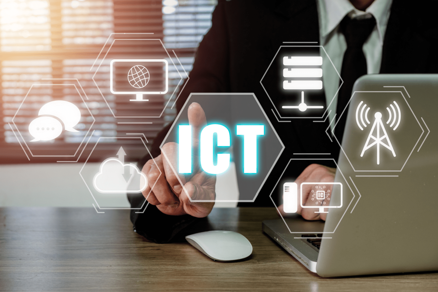 ICTとDX・Iotなどの違いとは？それぞれの事例を踏まえて分かりやすく解説